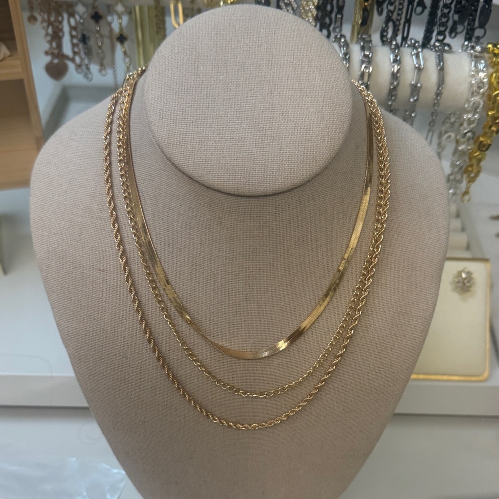Elegant Gold color Layered Necklace Set 3pcs